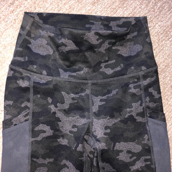 Fabletics Powehold Mila - Picture 2 of 4